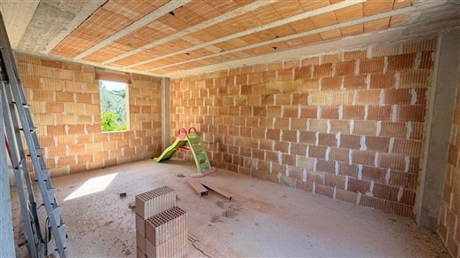 Villetta Con Trullo e Deposito in Zona Collinare